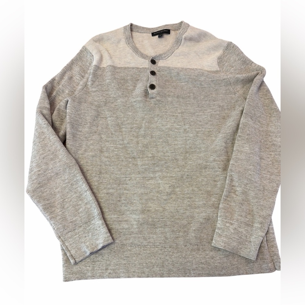 Banana Republic Henley 3 button sweater Men’s Large